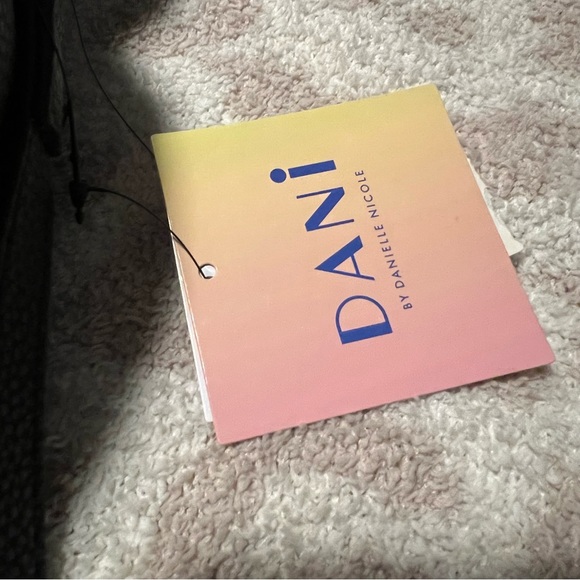 NWT Danielle Nicole Dani Mickey and Minnie Crossbody Purse - Picture 4 of 6